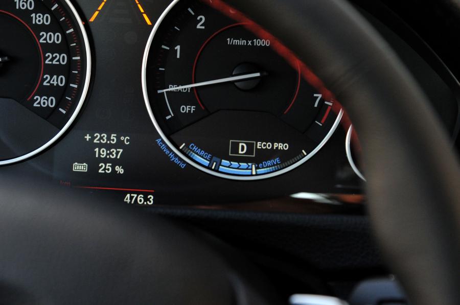  BMW ActiveHybrid 3 2012 года  (фото 17 из 102)